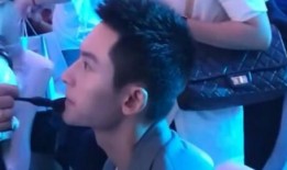 娱乐吃瓜女孩,揭秘吃瓜女孩的欢乐盛宴